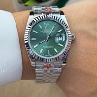 ساعة رولكس ديت جست وسط
