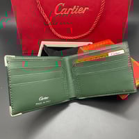 محفظة كارتير كبير باللون الأخضر