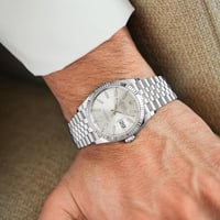 ساعة رولكس ديت جست وسط