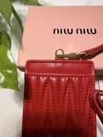 تعليقة بطايق ميو ميو احمر