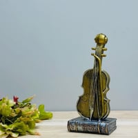 ديكور كمنجة سيراميك ذهبي انتيك مع كتاب