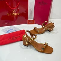 فالنتيو كعب عالي