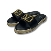 فالنتينو بشعار الماركة V‏