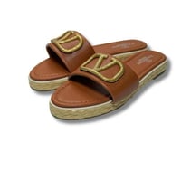 فالنتينو بشعار الماركة V‏