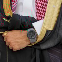 ساعة رجالية بسير الكربون