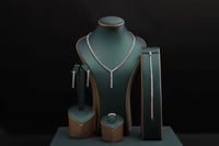 طقم نسائي فاخر مرصع بفصوص الزيركون