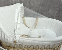 سلة موسى بخامة مخططة ناعمة تشمل القاعدة