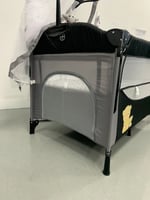 سرير مع محبس وطاوله غيار