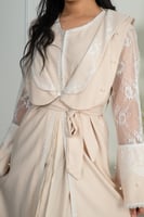 قميص استقبال بأكمام دانتيل ولؤلؤ - بيج