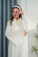 روب استقبال ناعم بتطريز لؤلؤ وكريستال - سكري