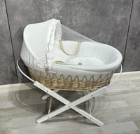 سلة موسى بخامة مخططة ناعمة تشمل القاعدة