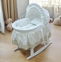 سرير اطفال بكلفه ذهبي شامل القاعده