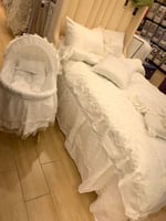 طقم مفرش نفاس مع سرير البيبي