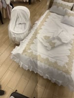 طقم مفرش نفاس مع سرير البيبي