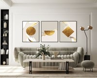 لوحة ثلاثية - أشكال باللون الذهبي مع خلفية رمادي