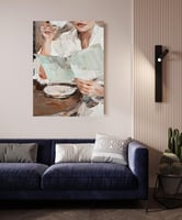 فتاة وكوب القهوة