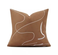 مجموعه مميزه من اغطيه الوسائد باللون الاورنج