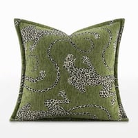 غطاء وسادة أخضر فستقي برسمة نمر