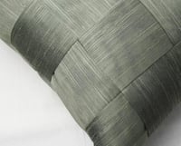 غطاء خدادية أخضر فاتح بتصميم عصري أنيق