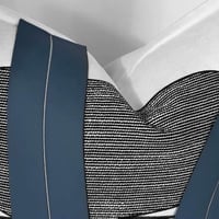 غطاء وسادة ابيض وازرق