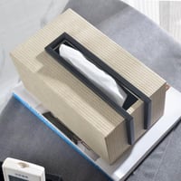 علبة مناديل بلون بيج وإطار أسود أنيق