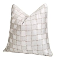 غطاء وسادة اوف وايت