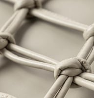 غطاء خدادية جلد بلون رمادي فاخر وتصميم عصري