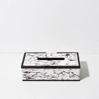 علبه مناديل اسود وابيض شع خيل وحواف اسود