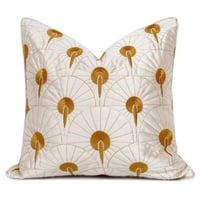 غطاء وساده اوف وايت بتطريز مميز