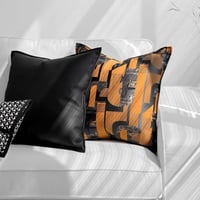 غطاء وسادة اسود