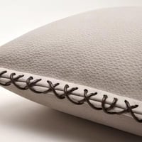 غطاء وسادة بتصميم أنيق رمادي من الجلد