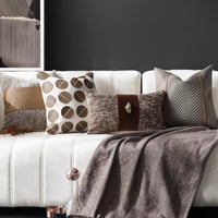 غطاء وساده رمادي وبني