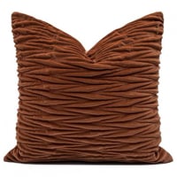 غطاء وسادة بني بتصميم عصري