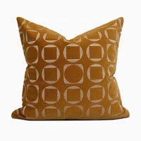 غطاء وسادة اصفر