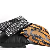 غطاء وسادة اسود