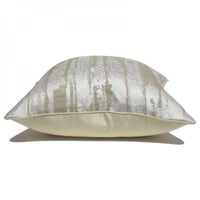 غطاء وسادة انيق رمادي فاتح وبيج