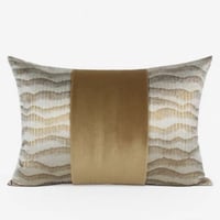 غطاء وسادة انيق باللون البيج والذهبي