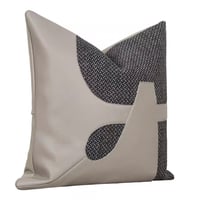 غطاء وسادة بيج ورمادي غامق