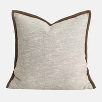 غطاء خدادية بيج بحواف بنيّة مودرن