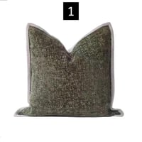 مجموعة انيقه من اغطية الوسائد زيتي