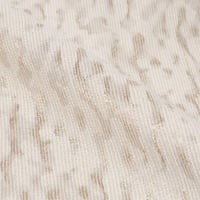 غطاء وساده بيج بتفاصيل ذهبية أنيقة