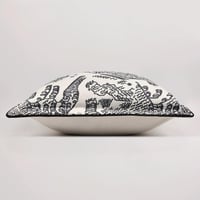 غطاء خدادية أبيض وأسود بنقشة جريئة