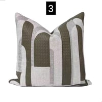 مجموعة انيقه من اغطية الوسائد زيتي