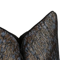 غطاء وسادة اسود بذهبي