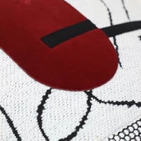 غطاء خدادية أبيض وأسود بتصميم عصري ولمسة حمراء | F...