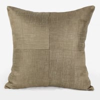 غطاء وسادة بني ذهبي