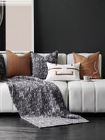 مجموعه مميزه من اغطيه الوسائد باللون الاورنج