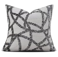 مجموعة أغطية خداديات عنابي اسود وابيض