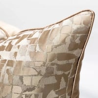 غطاء وسادة مودرن باللون الذهبي