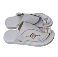 احذيه رجاليه اللون أبيض